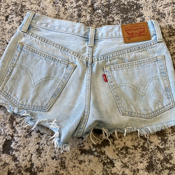 Levi’s light wash jean shorts - Picture 2 of 4